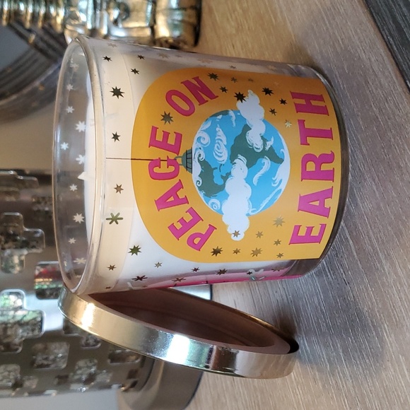 3 Wick Holiday Winter Candle Peace, Joy, & Good Will. Peppermint Vanilla - Picture 3 of 8